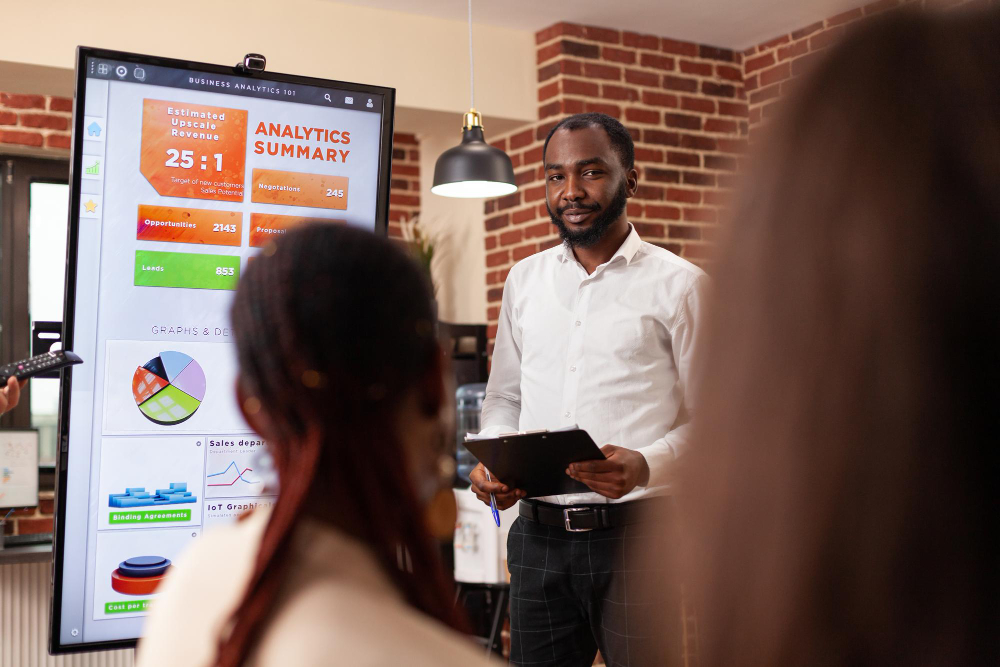 Sales-and-Marketing-team-discussing-leads-from-digital-campaigns
